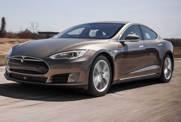 2015 Tesla Model S - The Road to Autonomy